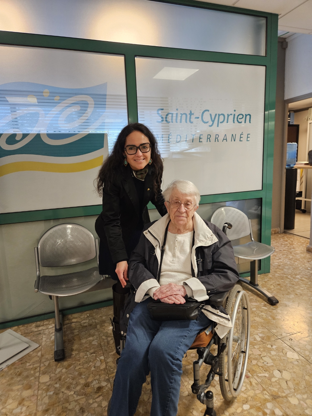 une inscription de plus sur les listes electorales avec la secrétaire d &lsquo;accueil de la mairie