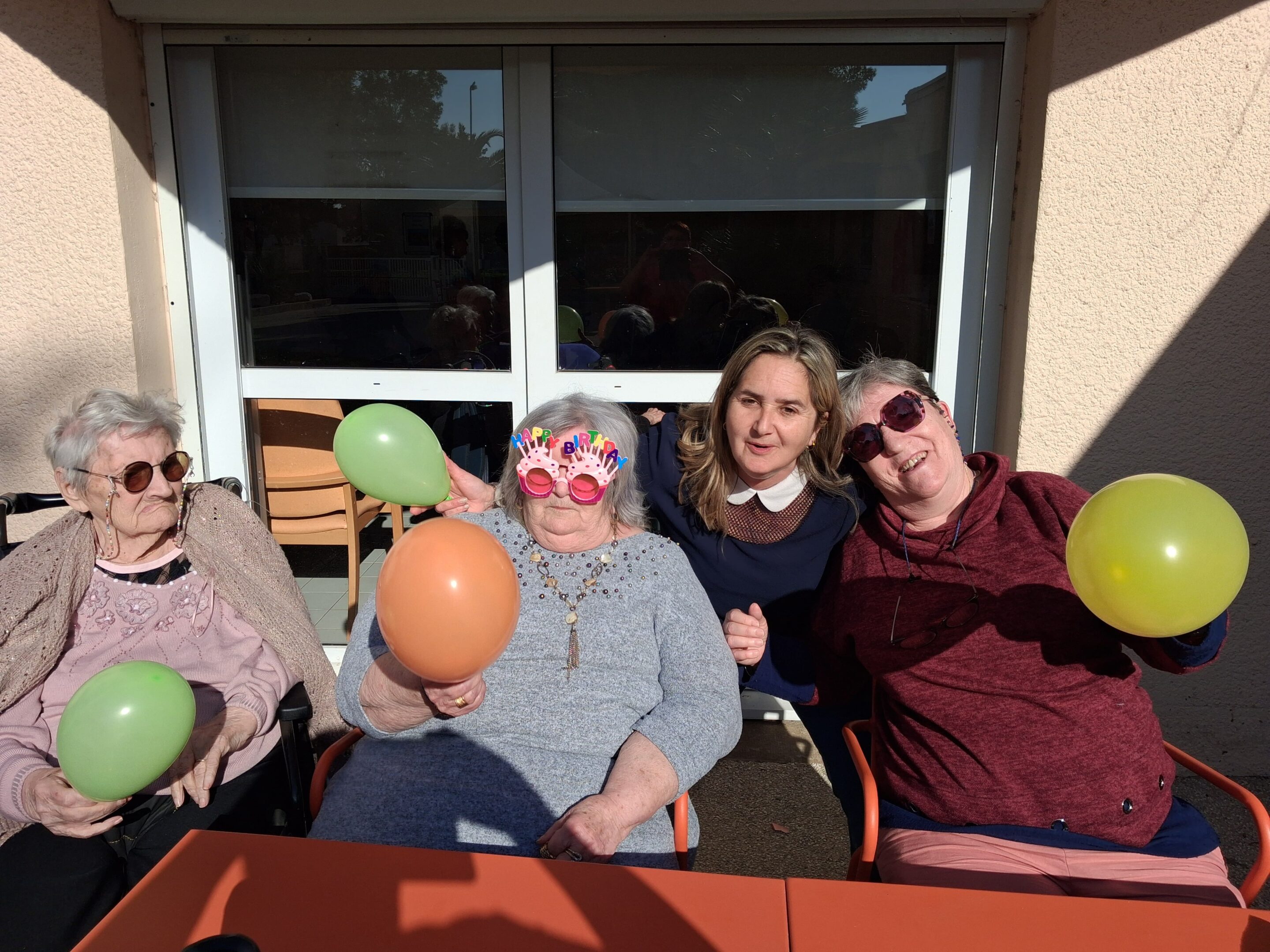 entre residents et famille pour un anniversaire